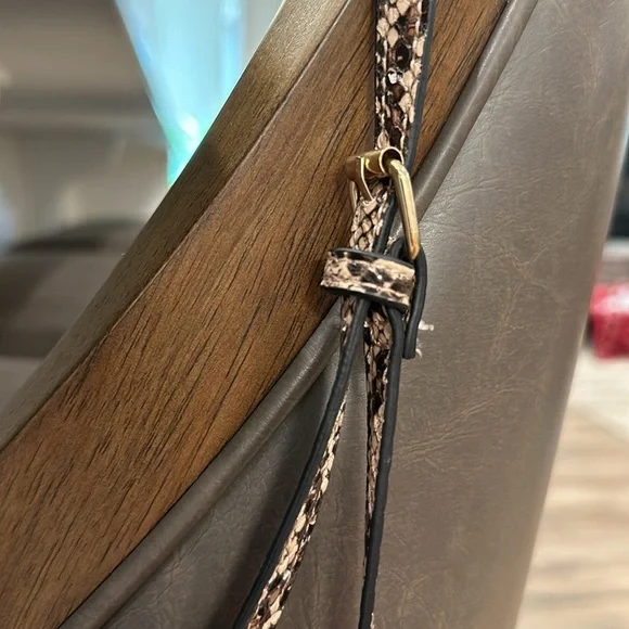 A New Day Snakeskin print handbag and matching wallet! - Picture 3 of 12